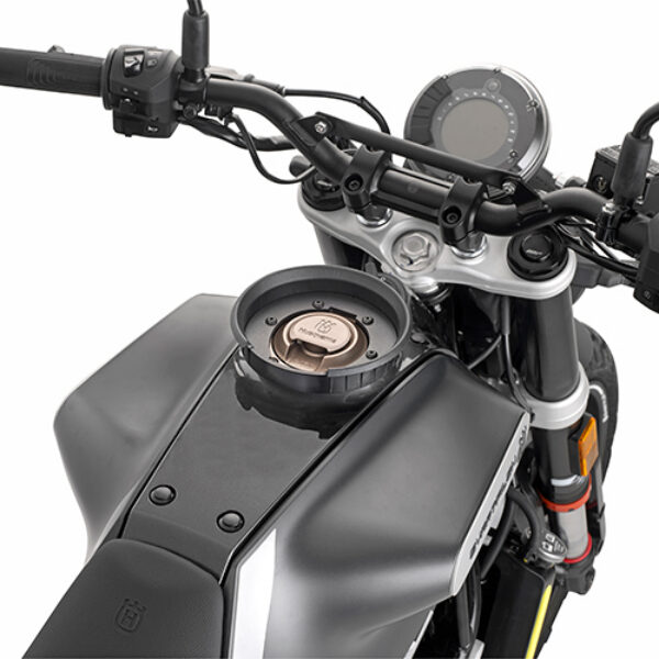 Givi Specific metal flange for fitting the TankLock tank bags HUSQ. SVARTPILEN 1