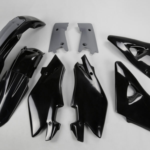 UFO Plastic kit 4-parts Black HVA 2-T CR 125/250 2005
