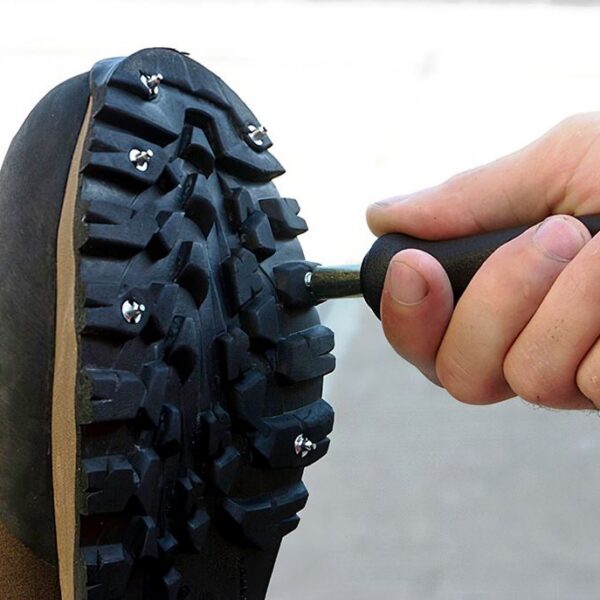 MaxiGrip Studs for shoes 11mm 24 pcs Incl installation tool